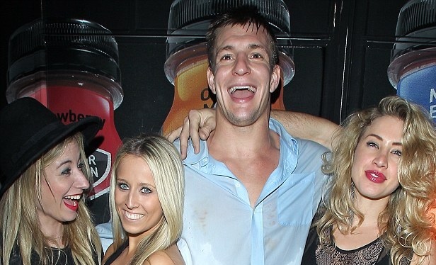 Gronk S Legendary Teammates Debunk Wild Rob Gronkowski Partying Story