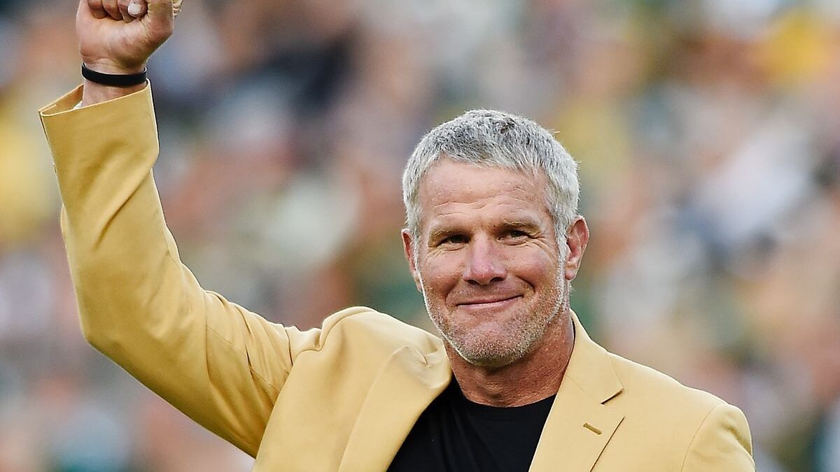 Brett Favre Biographer Calls Him ‘An Idiot’ Following Appearance