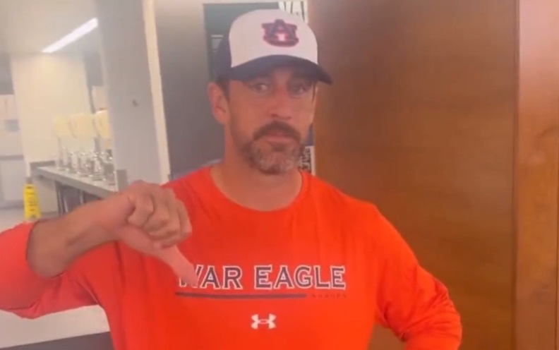 Aaron Rodgers loses bet to C.J. Uzomah, has to wear Auburn gear