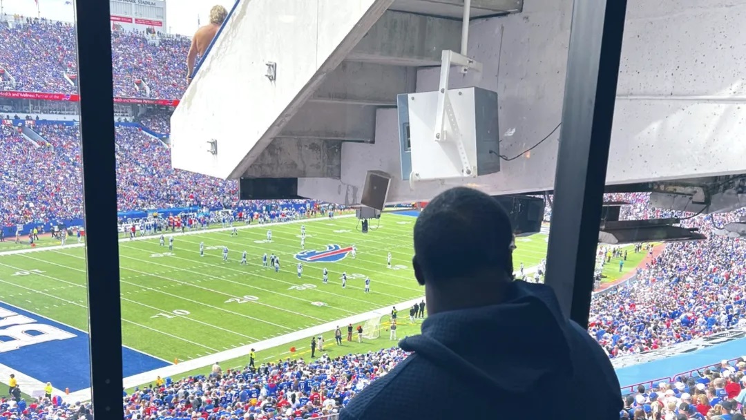 Takeo Spikes Goes HAM At Bills Over His Obstructed View - TMSPN