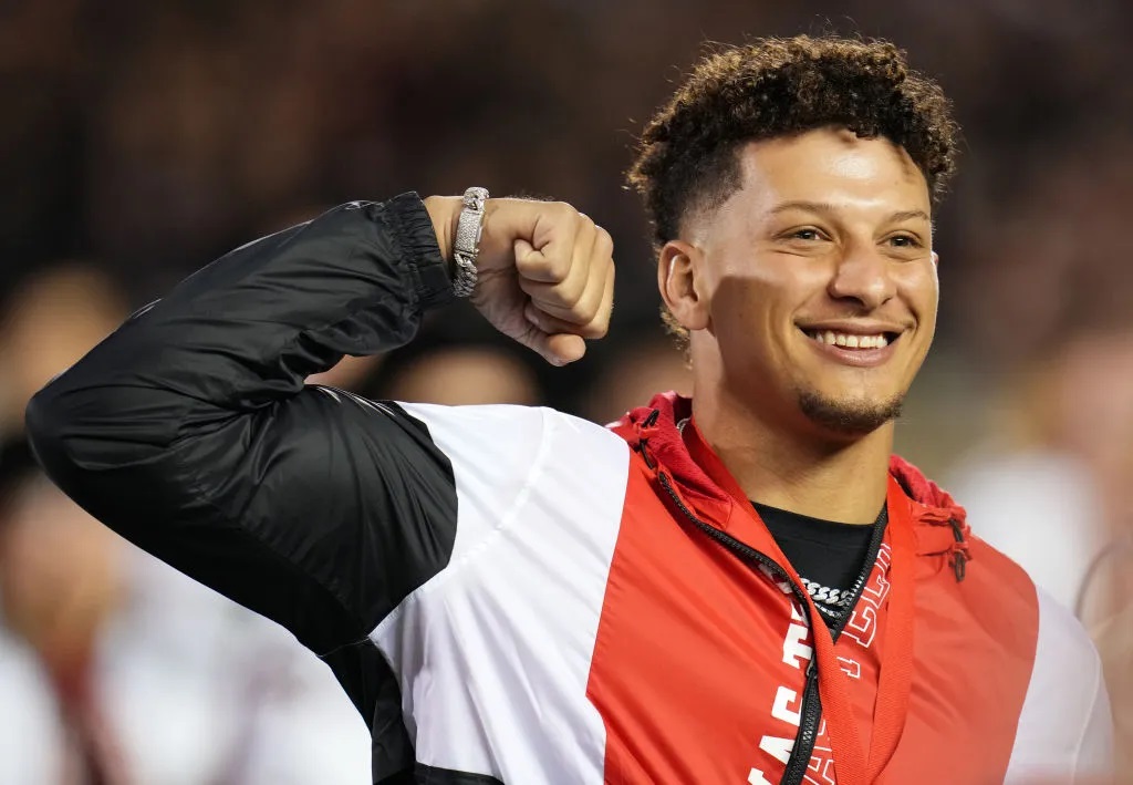 Patrick Mahomes Gives a Sneak Peek at New Trick Play During Kansas City ...