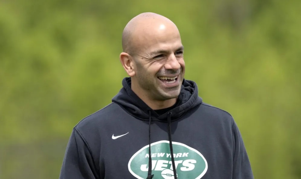 Why the Jets locker room is 'ready to implode' over Zach Wilson, Robert  Saleh