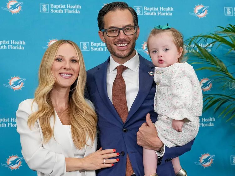 Mike Mcdaniel's Wife Katie Hemstalk Going Viral Following Dolphins Hot 