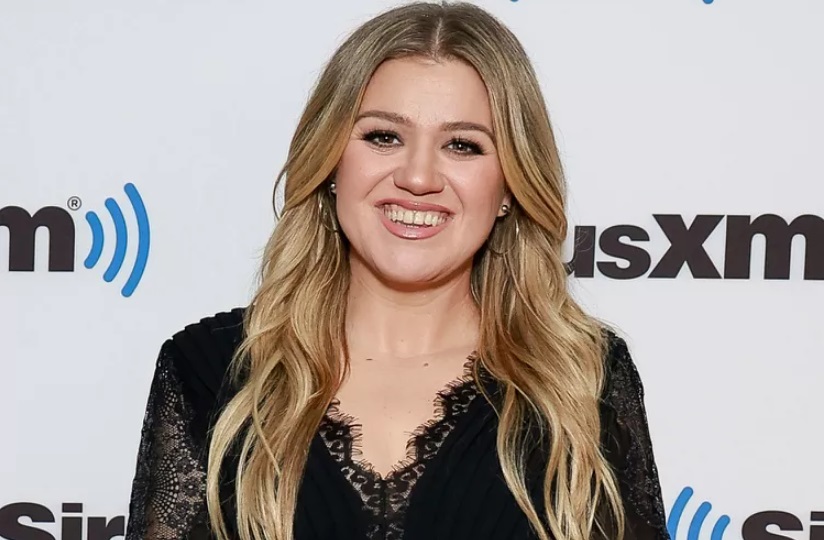 Kelly Clarkson Responds To Reports She 'Bashed' Taylor Swift, Travis ...