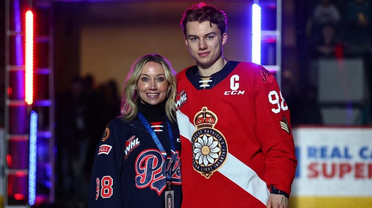 NHL Insider Calls Connor Bedard's Mom Teammate Rumor 'Disgusting' TMSPN