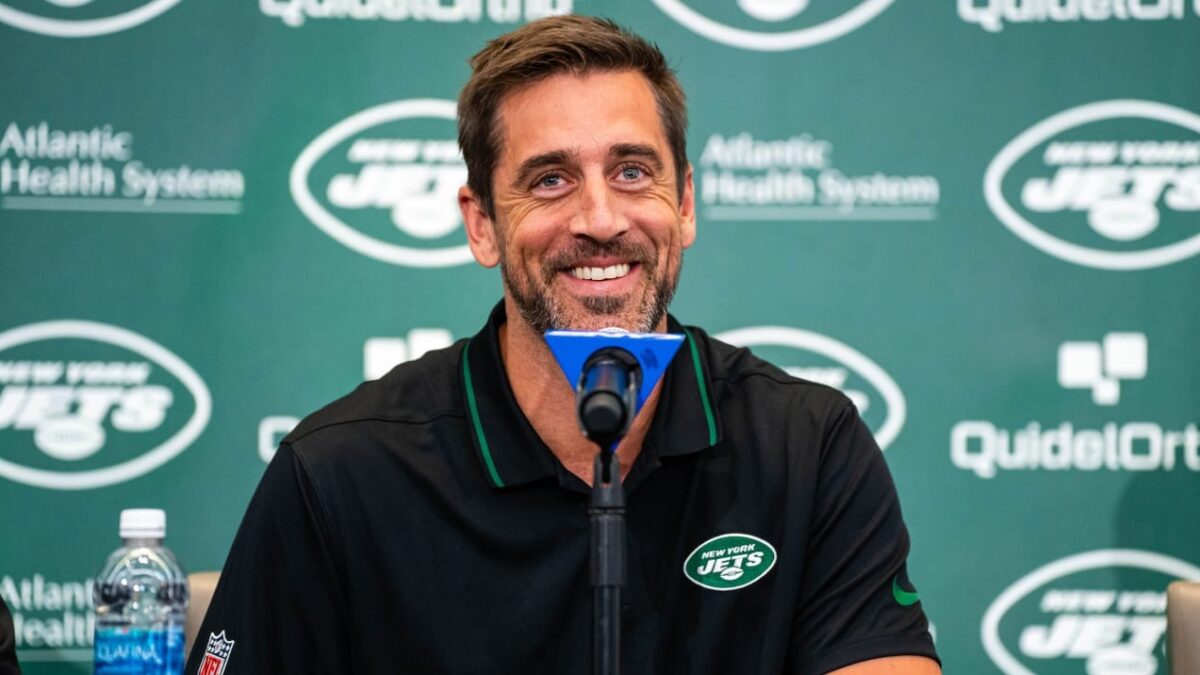 After Playing Four Snaps Aaron Rodgers Wins Jets 'Inspirational Player