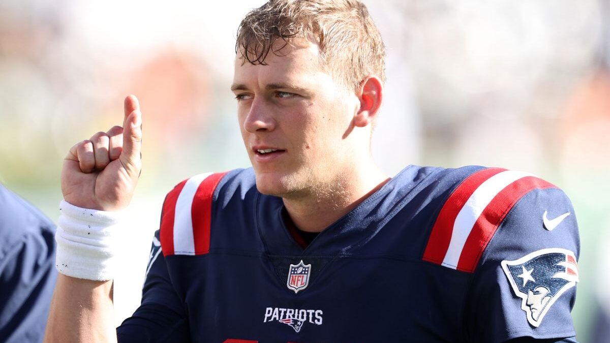 Patriots Players Are 'Sick Of' Mac Jones Amid Report He Showed Up To ...