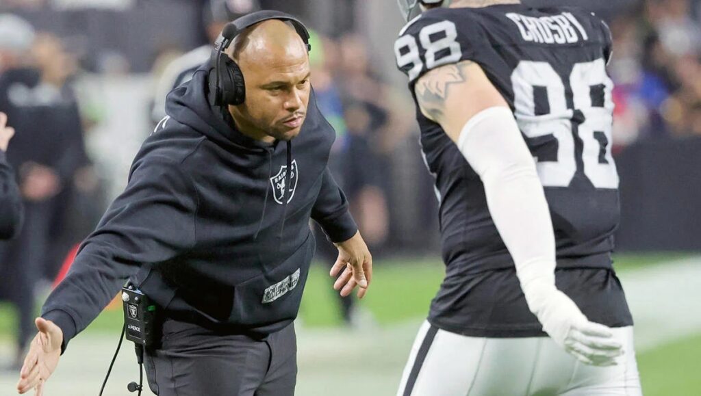 Maxx Crosby Gives Raiders Interim Coach Antonio Pierce Ringing ...