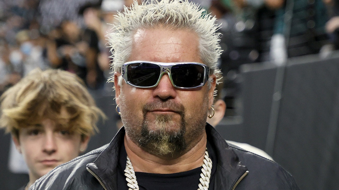 Guy Fieri Gets Blasted By Local Restaurant For Underwhelming Super Bowl ...