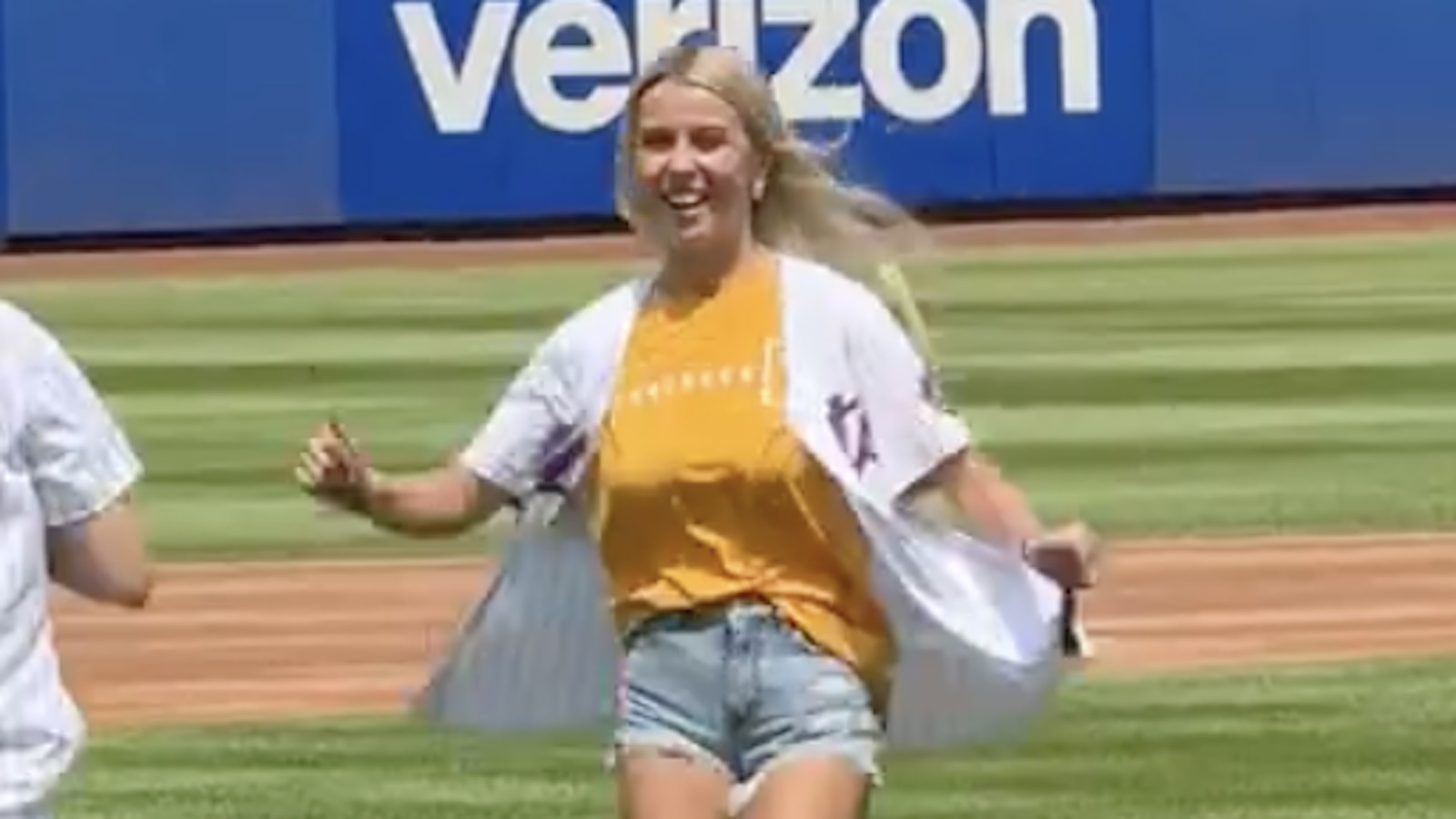 Wfan Host Rants About Hawk Tuah Girls First Pitch At Mets Game Tmspn 4047