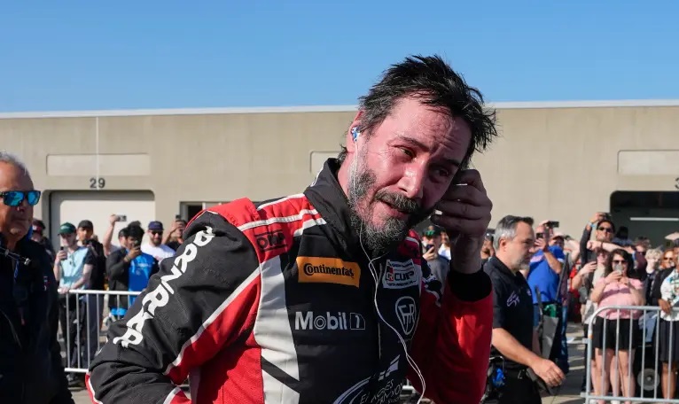 Keanu Reeves Spins Out, Nearly Crashes During Professional Racing Debut ...